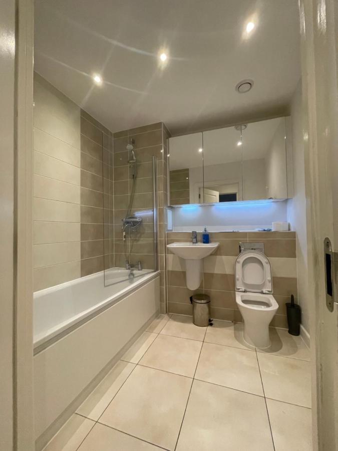 Amazing Apartment Moments Away From The Heart Of Londra Exterior foto